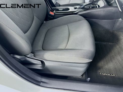 Used 2022 Toyota Corolla LE image 32