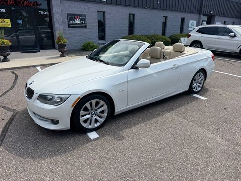 Used 2012 BMW 328i Convertible RWD image 3