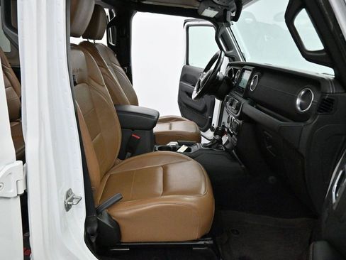 Used 2022 Jeep Wrangler Unlimited Sahara AWD/4WD image 30