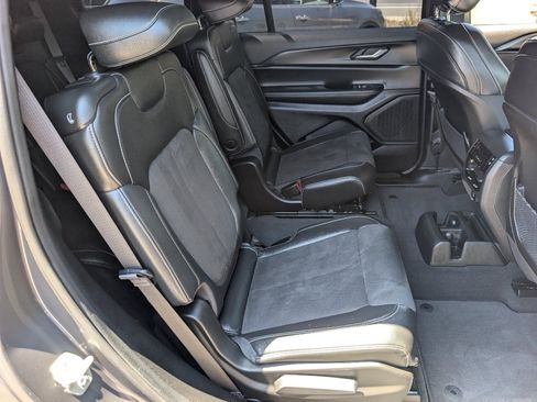 Used 2024 Jeep Grand Cherokee L Laredo RWD image 5