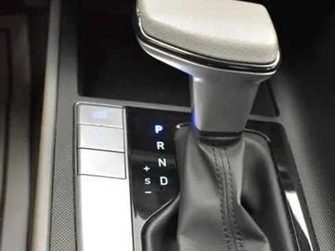 Used 2024 Hyundai Elantra SEL image 33