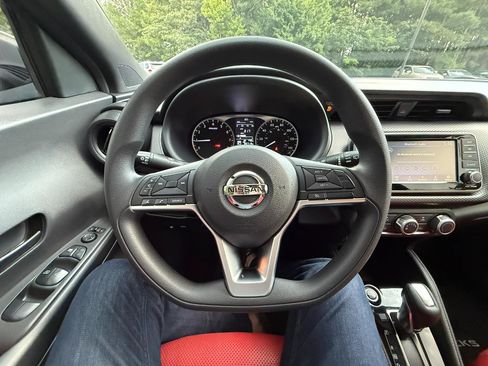 Used 2018 Nissan Kicks S FWD image 17