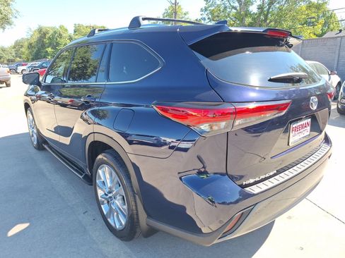 Used 2023 Toyota Highlander Limited FWD image 4