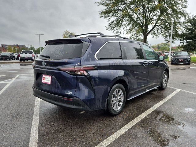 Used 2024 Toyota Sienna XLE w/ XLE Plus Package AWD/4WD image 5