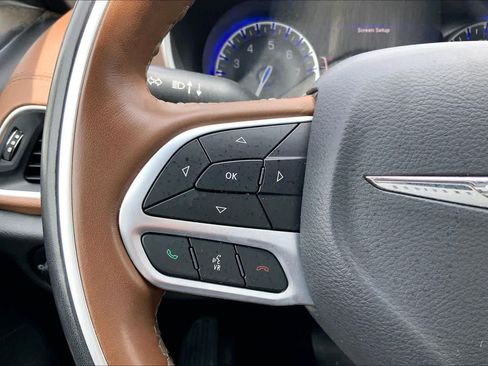 Used 2020 Chrysler Pacifica Limited w/ Advanced Safetytec Group FWD image 24