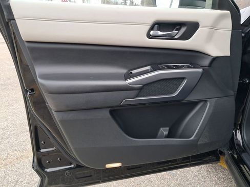 Used 2022 Nissan Pathfinder SL image 12