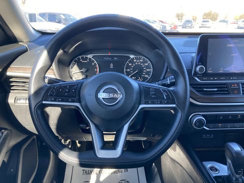 Used 2023 Nissan Altima 2.5 SV image 17