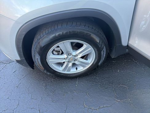 Certified 2022 Chevrolet Trax LT w/ LT Convenience Package image 18