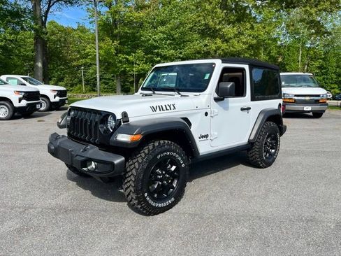 Used 2022 Jeep Wrangler Sport AWD/4WD image 2
