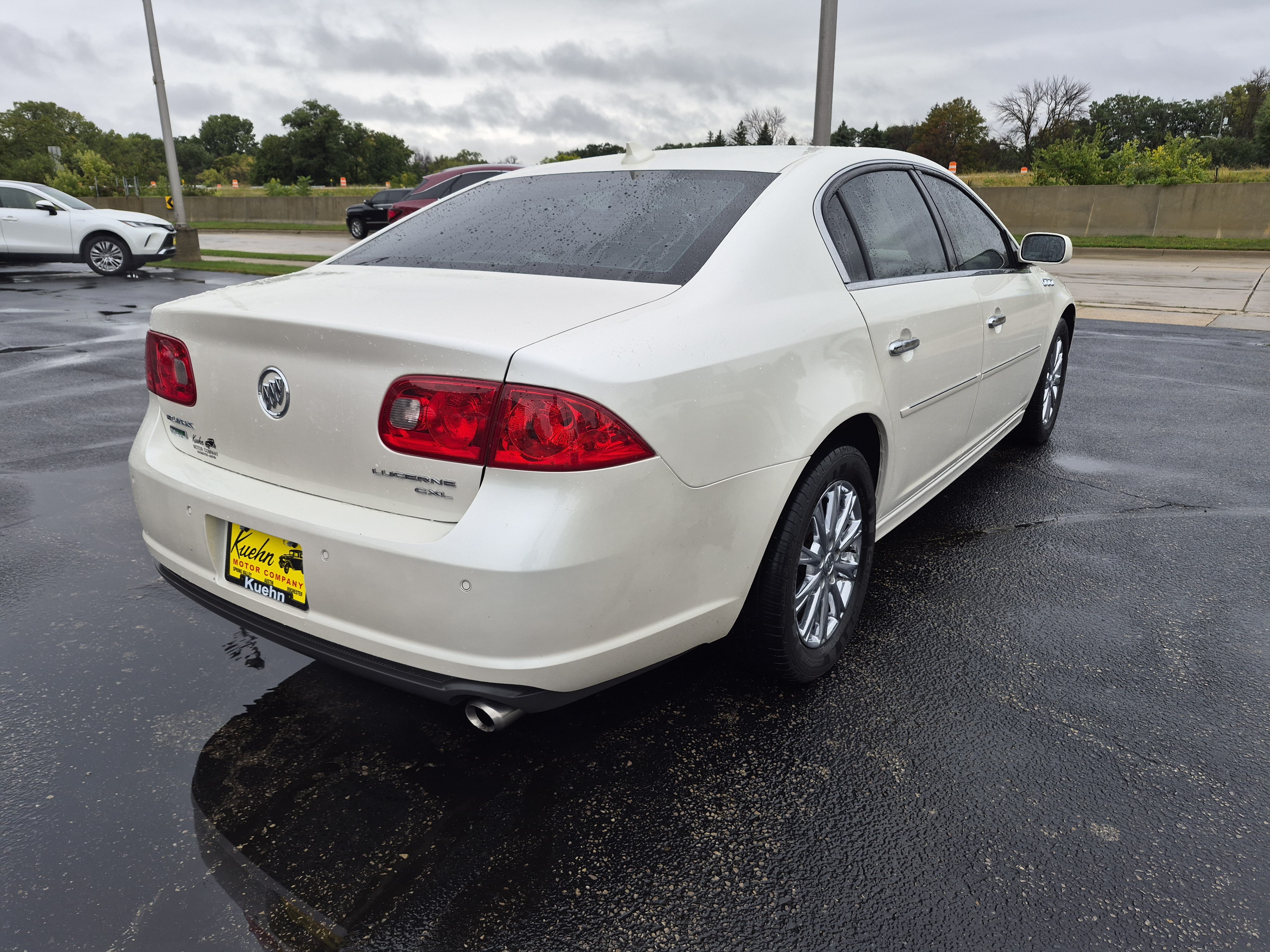 Used 2011 Buick Lucerne CXL FWD image 8
