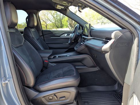 Used 2025 Ford Explorer ST image 26