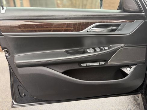Used 2017 BMW 750i xDrive image 11