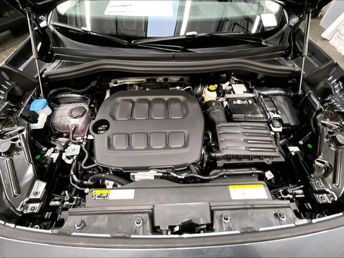 New 2026 Volkswagen Tiguan SE image 13