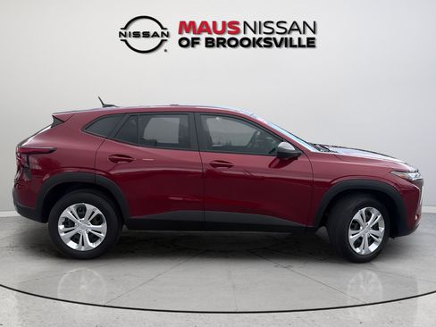 Used 2025 Chevrolet Trax LS FWD image 9