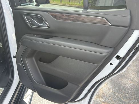 Used 2022 Chevrolet Tahoe LT w/ LT Signature Plus Package RWD image 17