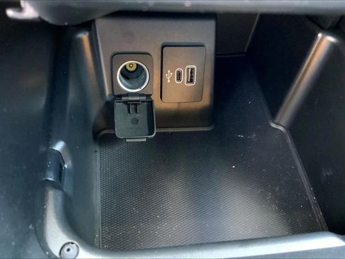 Certified 2025 Ford Explorer Active w/ Active Comfort Package image 32