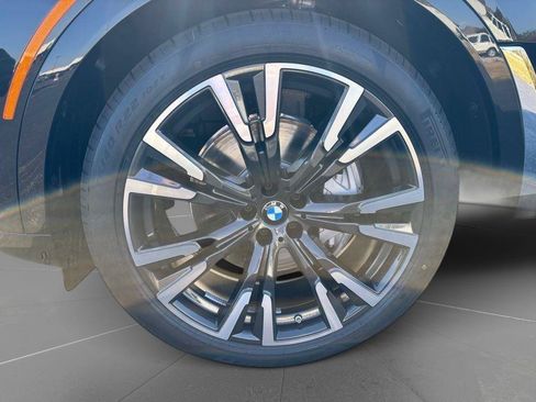 New 2026 BMW X7 xDrive40i w/ Premium Package AWD/4WD image 11