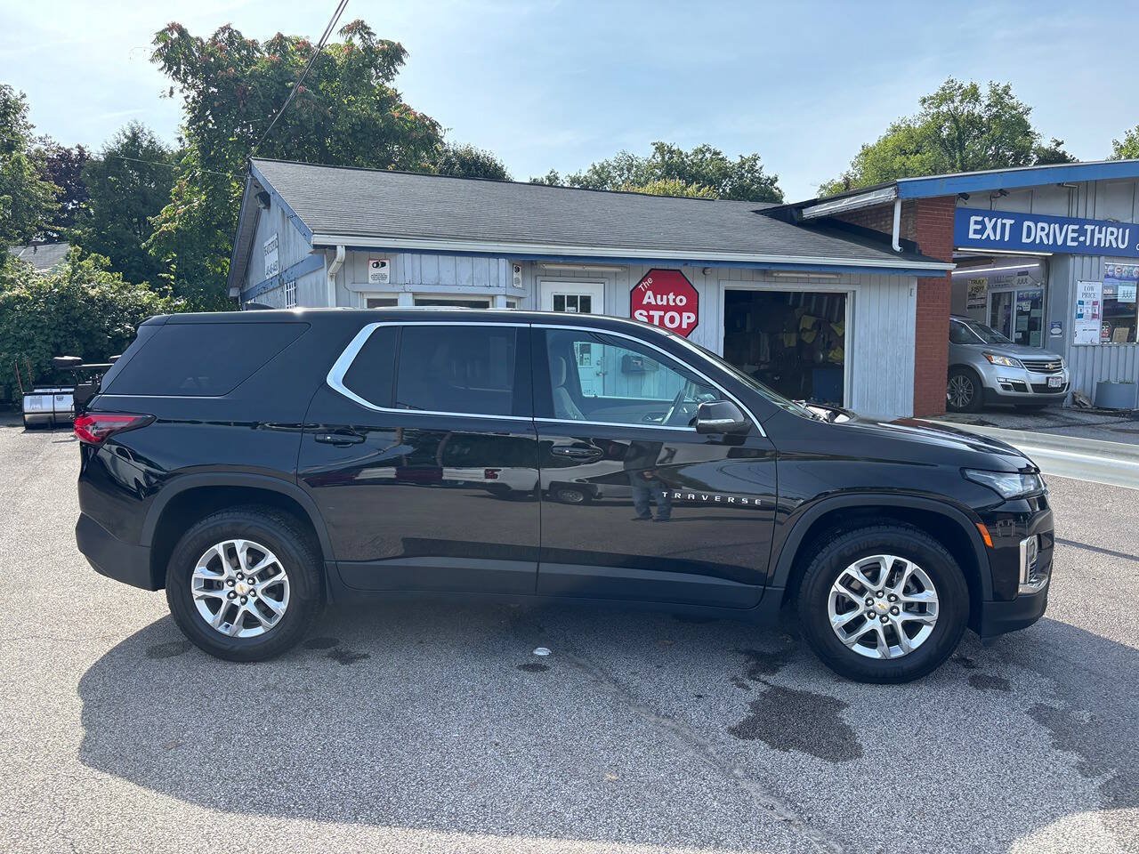 Used 2022 Chevrolet Traverse LS AWD/4WD image 2