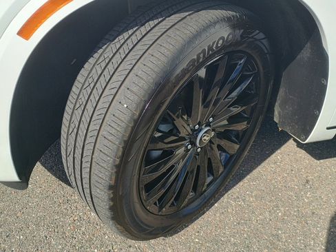 Used 2024 Hyundai Palisade Calligraphy image 11