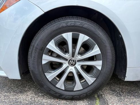 Used 2021 Toyota Corolla LE w/ Carpet Mat Package (TMS) FWD image 17