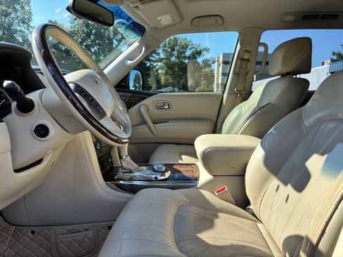 Used 2014 INFINITI QX80 4WD w/ Deluxe Touring Package image 19