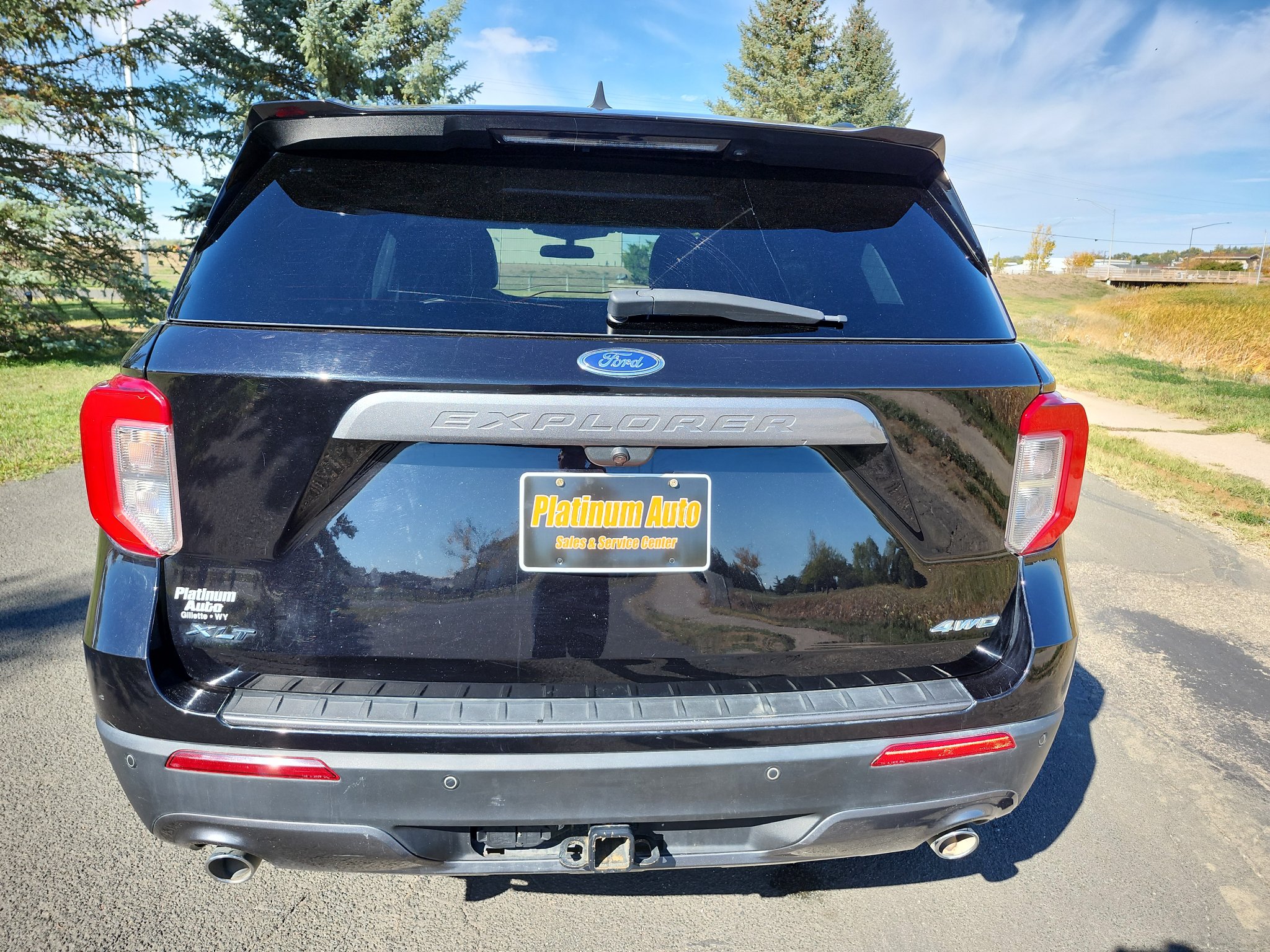 Used 2023 Ford Explorer XLT w/ XLT Sport Appearance Package AWD/4WD image 5