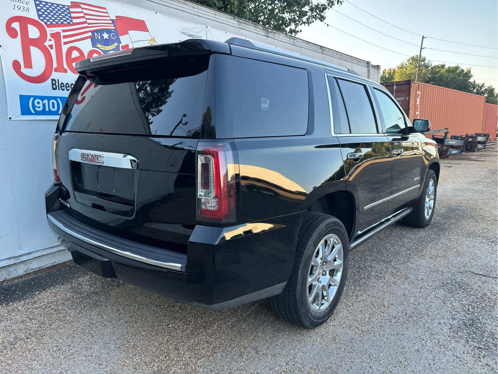Used 2015 GMC Yukon Denali w/ Touring Package AWD/4WD image 3