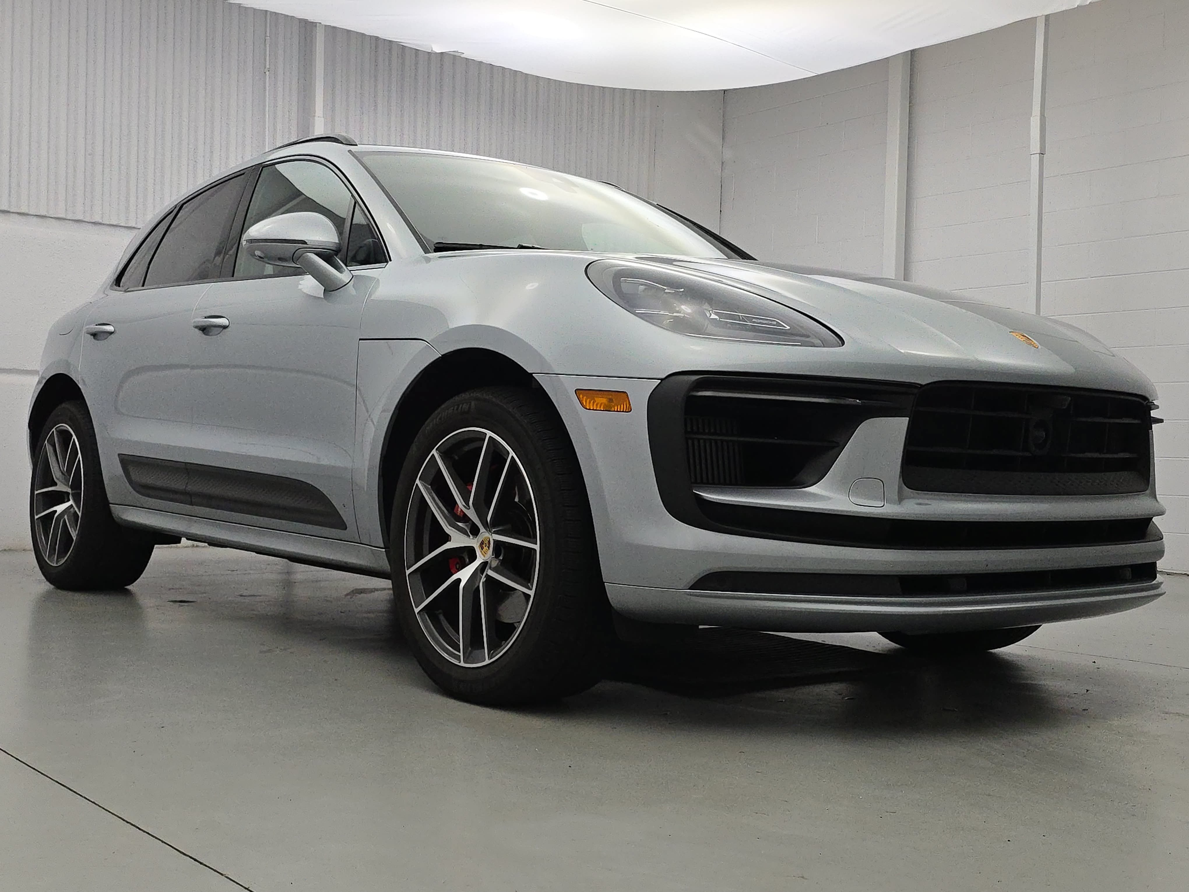 Certified 2024 Porsche Macan S AWD/4WD image 9