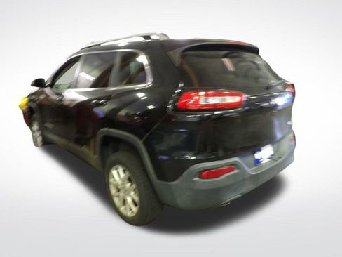 Used 2017 Jeep Cherokee Latitude FWD image 9