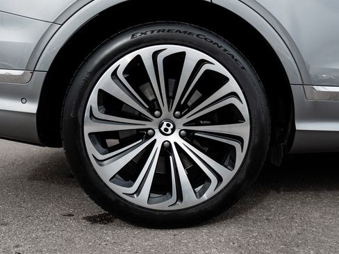 Certified 2022 Bentley Bentayga AWD/4WD image 15