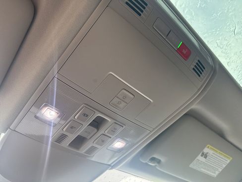 Used 2022 Volkswagen Taos SEL image 24