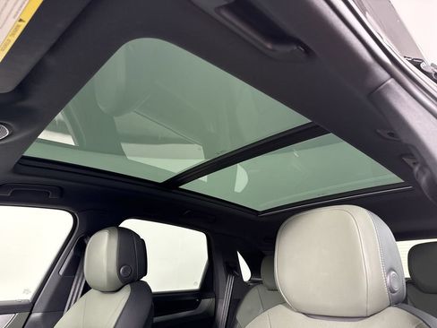 Certified 2024 Porsche Cayenne AWD/4WD image 41