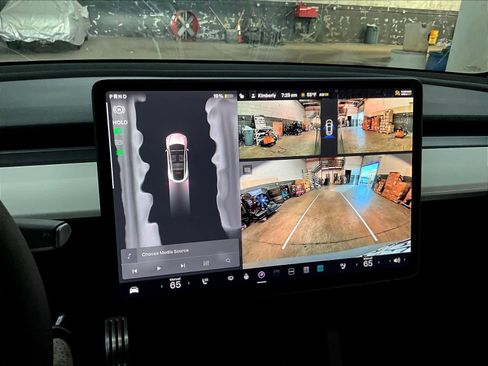 Used 2023 Tesla Model Y Performance image 23