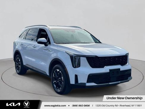 Certified 2025 Kia Sorento S AWD/4WD image 1