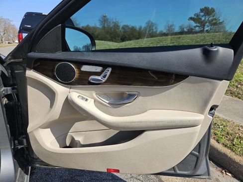 Used 2019 Mercedes-Benz C 300 Sedan image 16