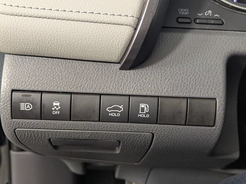 Used 2021 Toyota Camry LE FWD image 11
