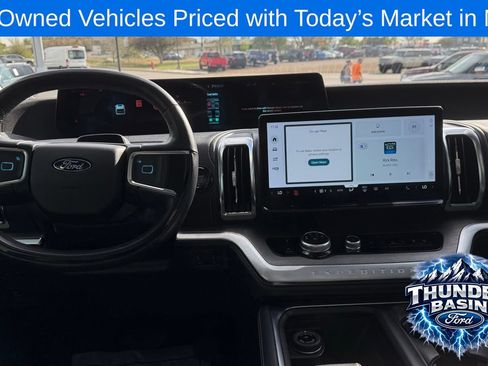 Used 2025 Ford Expedition Max Platinum AWD/4WD image 15