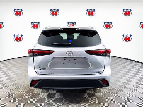 Used 2023 Toyota Highlander XLE AWD/4WD image 25