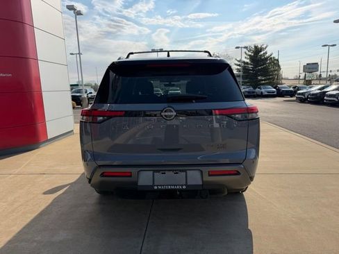 New 2026 Nissan Pathfinder Platinum image 5