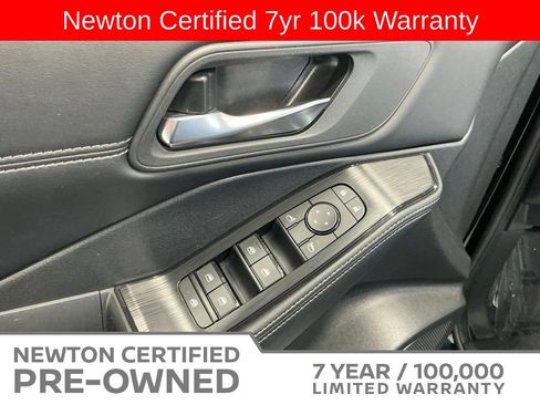 Used 2025 Nissan Rogue SV w/ SV Premium Package FWD image 35