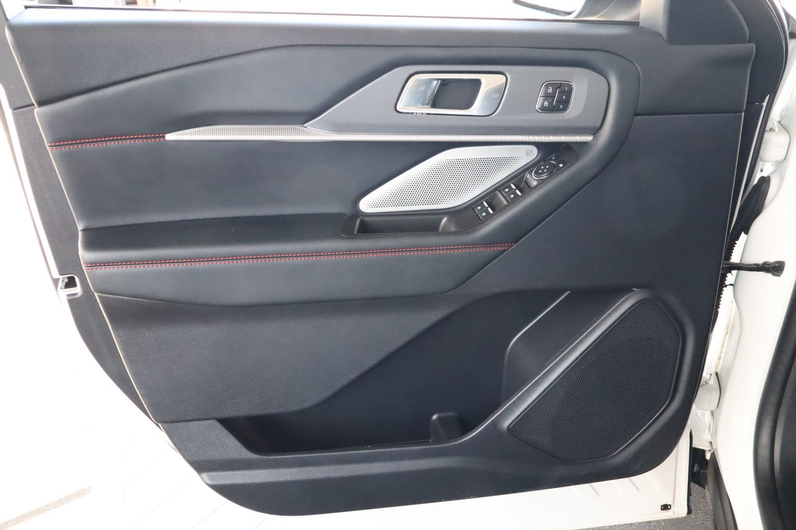 Used 2025 Ford Explorer ST RWD image 18