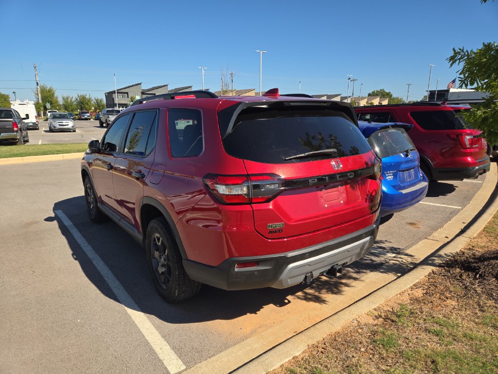 Used 2023 Honda Pilot TrailSport image 2