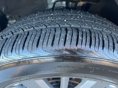 Certified 2025 Nissan Pathfinder SL w/ SL Premium Package image 48