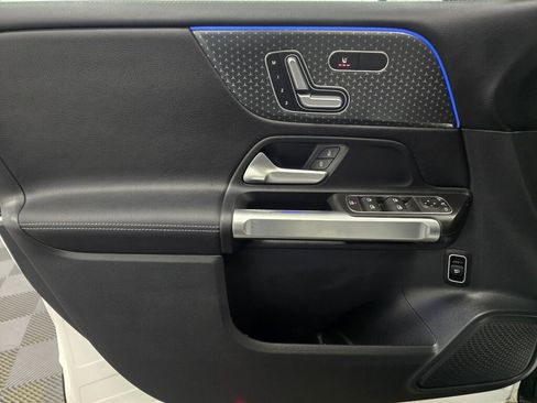 Used 2025 Mercedes-Benz GLB 250 4MATIC image 32