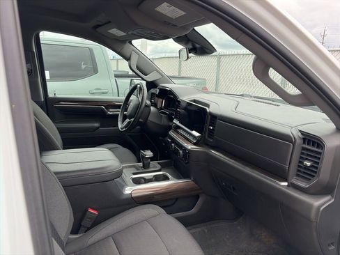 Used 2023 Chevrolet Silverado 1500 LT AWD/4WD image 8