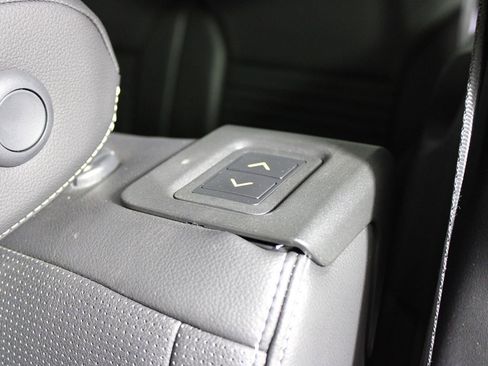 Used 2022 Land Rover Discovery S R-Dynamic image 29