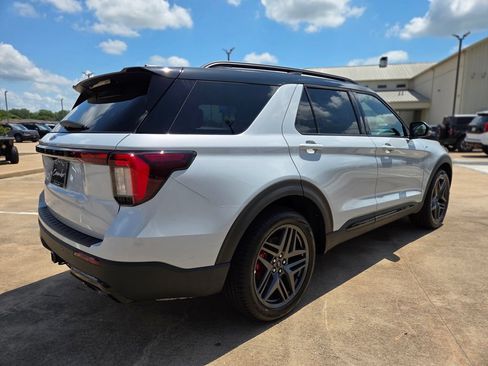 New 2026 Ford Explorer ST-Line w/ ST-Line Street Pack RWD image 5