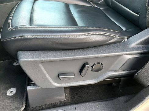 Used 2025 Ford Bronco Badlands image 38