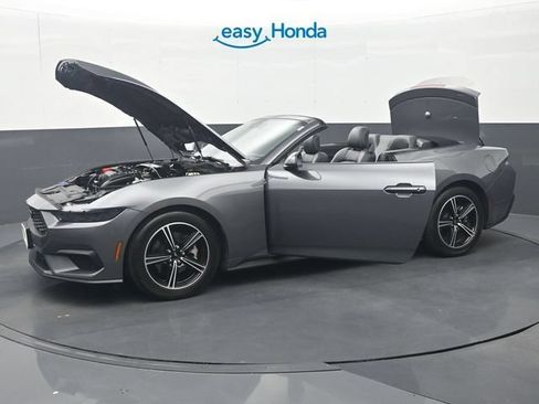 Used 2025 Ford Mustang Premium RWD image 36