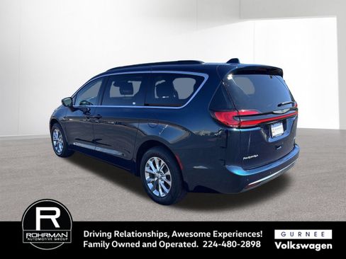 Used 2022 Chrysler Pacifica Touring-L AWD/4WD image 6
